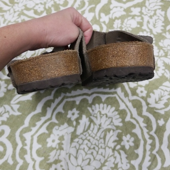 SOLD Excellent Condition 2 Strap Birkenstocks - Picture 4 of 5